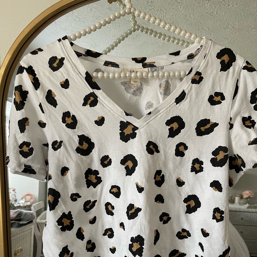 White Animal Print V-NeckTee